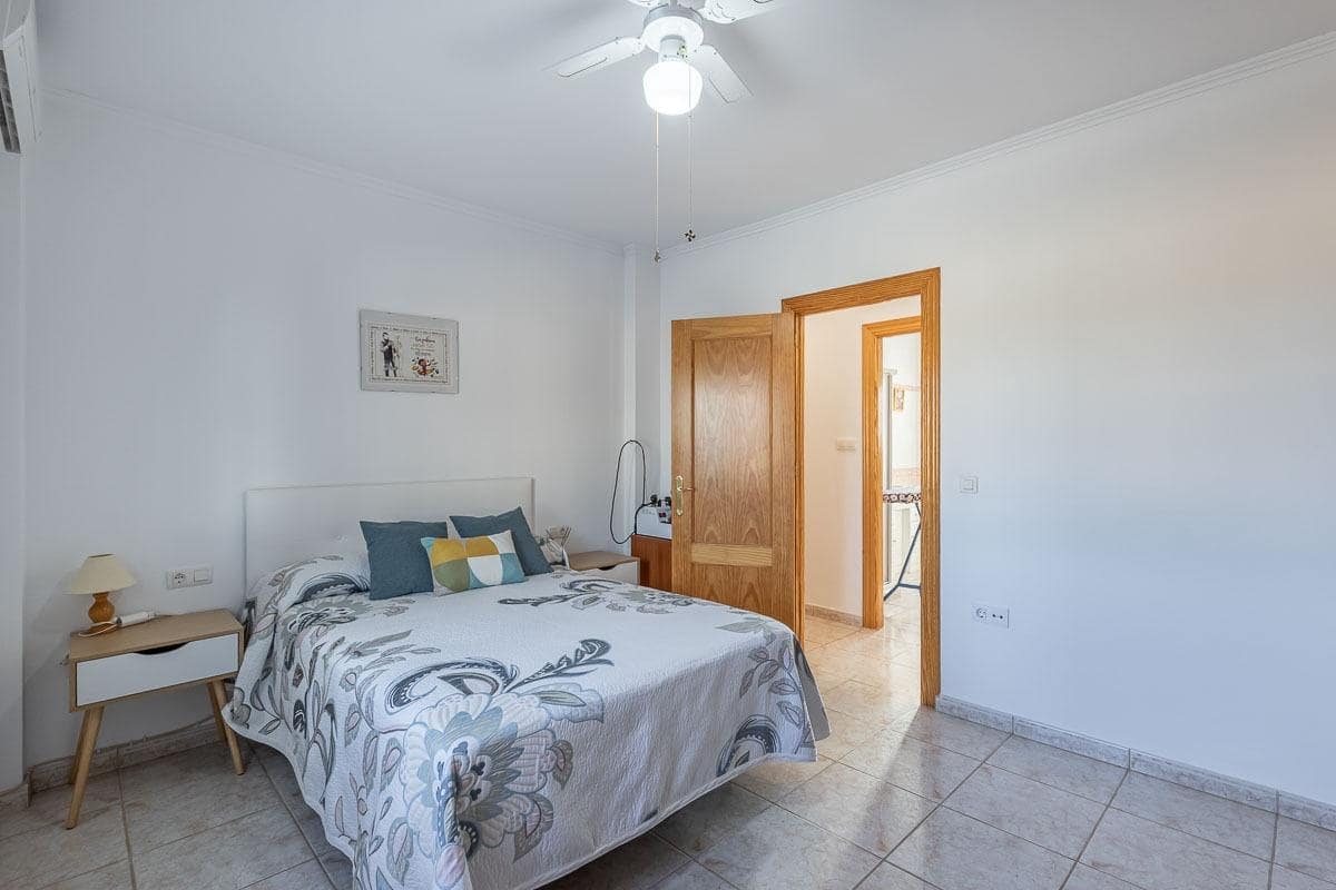 4 bedroom Villa for sale in Moraleda de Zafayona with pool garage - € 279,000 (Ref: 9434335)