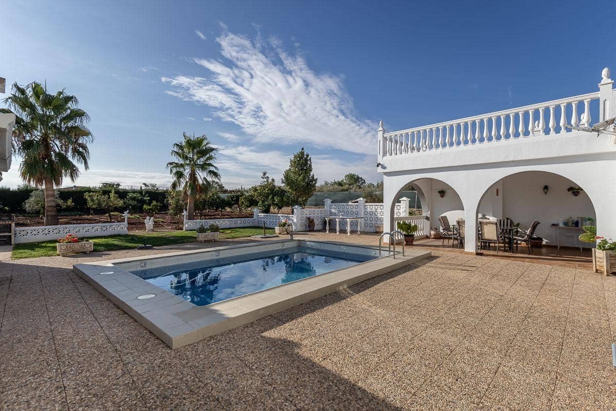 4 bedroom Villa for sale in Moraleda de Zafayona with pool garage - € 279,000 (Ref: 9434335)