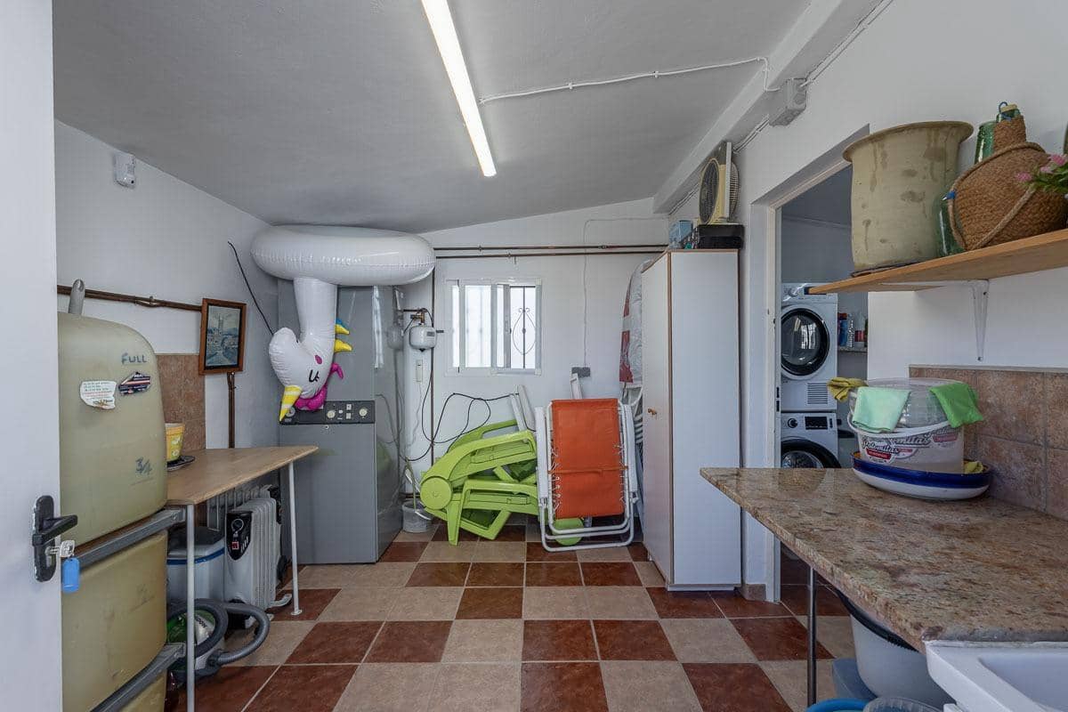 4 bedroom Villa for sale in Moraleda de Zafayona with pool garage - € 279,000 (Ref: 9434335)