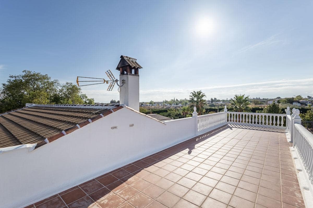 4 bedroom Villa for sale in Moraleda de Zafayona with pool garage - € 279,000 (Ref: 9434335)