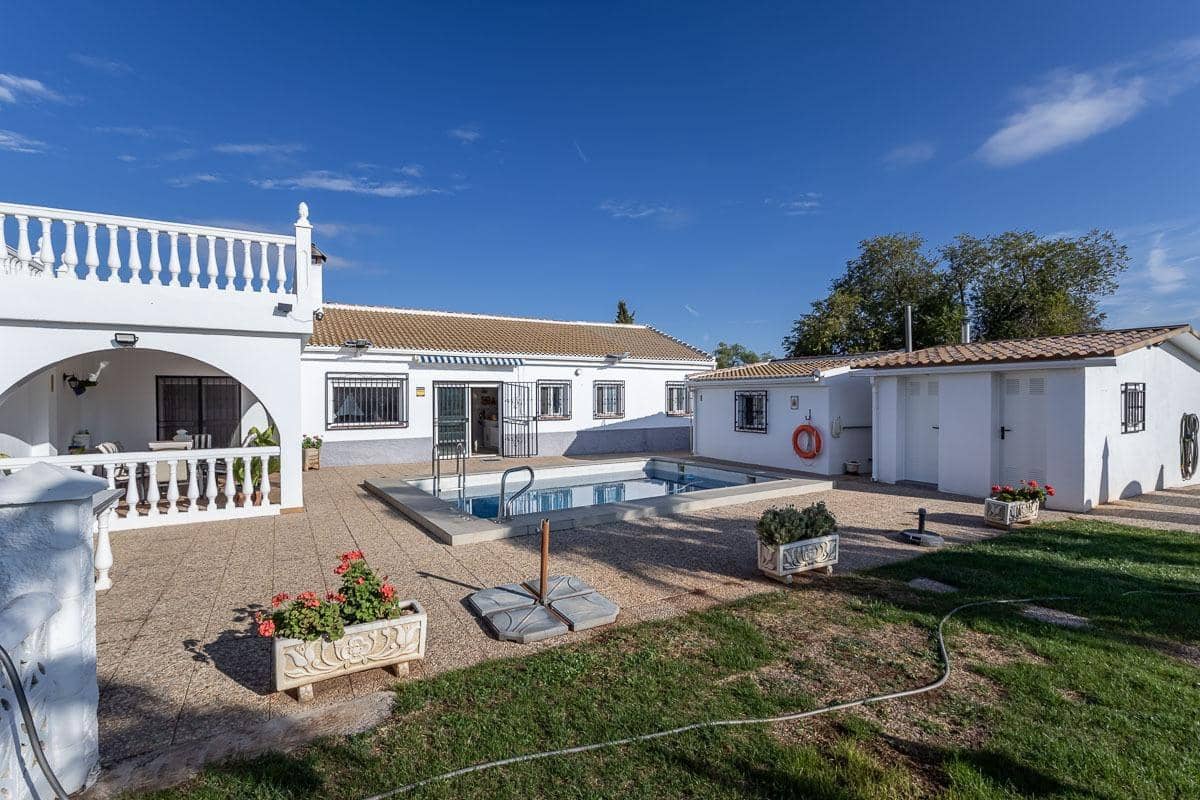 4 bedroom Villa for sale in Moraleda de Zafayona with pool garage - € 279,000 (Ref: 9434335)