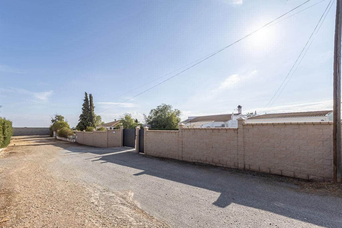 4 bedroom Villa for sale in Moraleda de Zafayona with pool garage - € 279,000 (Ref: 9434335)