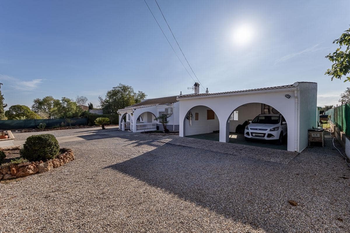 4 bedroom Villa for sale in Moraleda de Zafayona with pool garage - € 279,000 (Ref: 9434335)