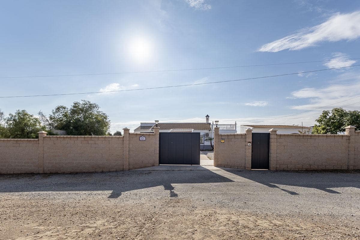 4 bedroom Villa for sale in Moraleda de Zafayona with pool garage - € 279,000 (Ref: 9434335)