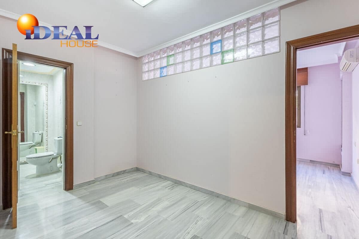 4 bedroom Flat for sale in Motril - € 260,000 (Ref: 9434337)