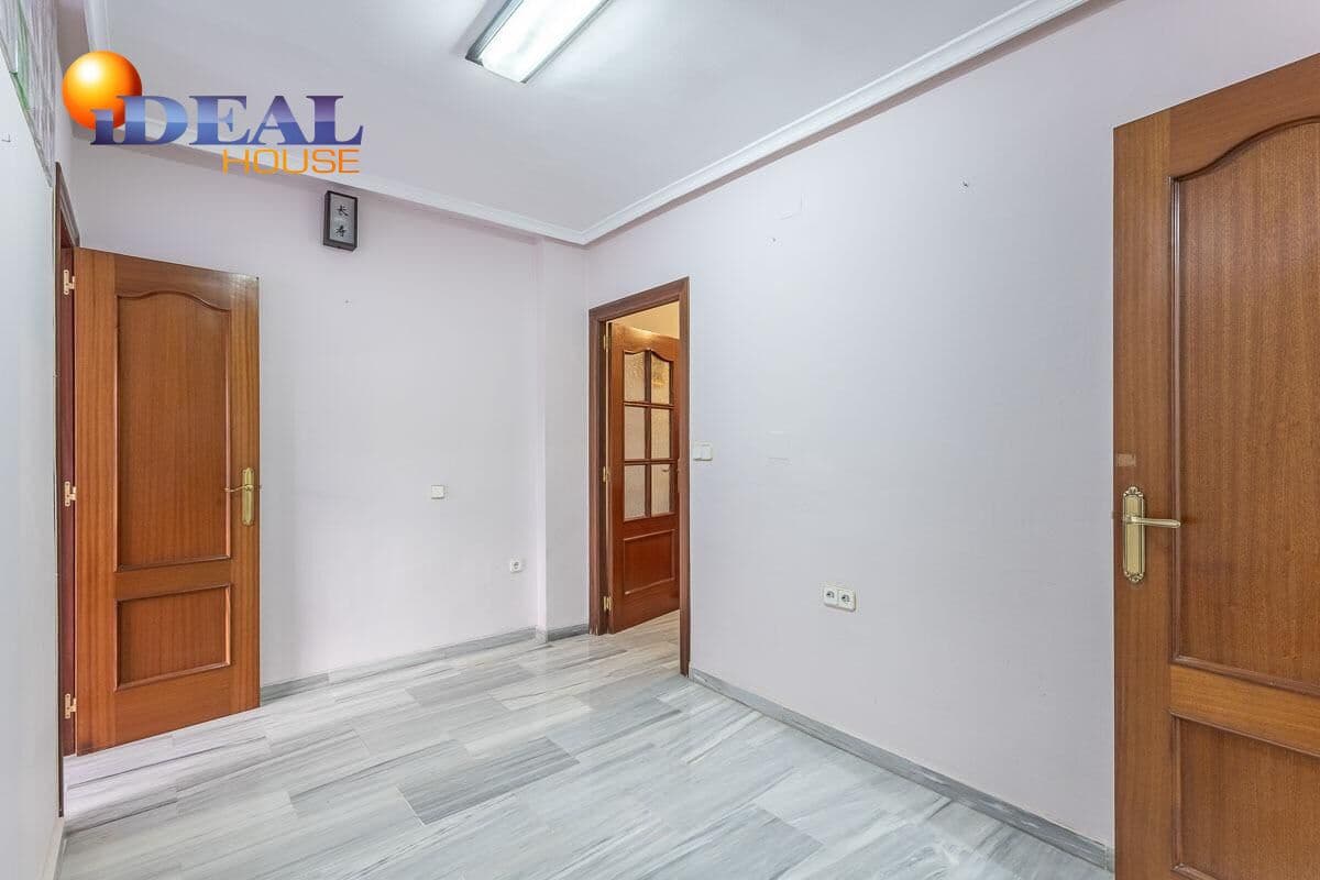 4 bedroom Flat for sale in Motril - € 260,000 (Ref: 9434337)