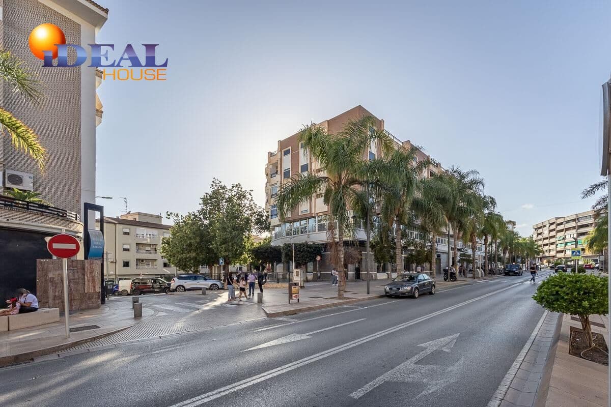 4 bedroom Flat for sale in Motril - € 260,000 (Ref: 9434337)