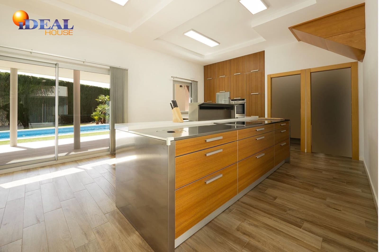 5 bedroom Villa for sale in Otura with pool garage - € 795,000 (Ref: 9434339)