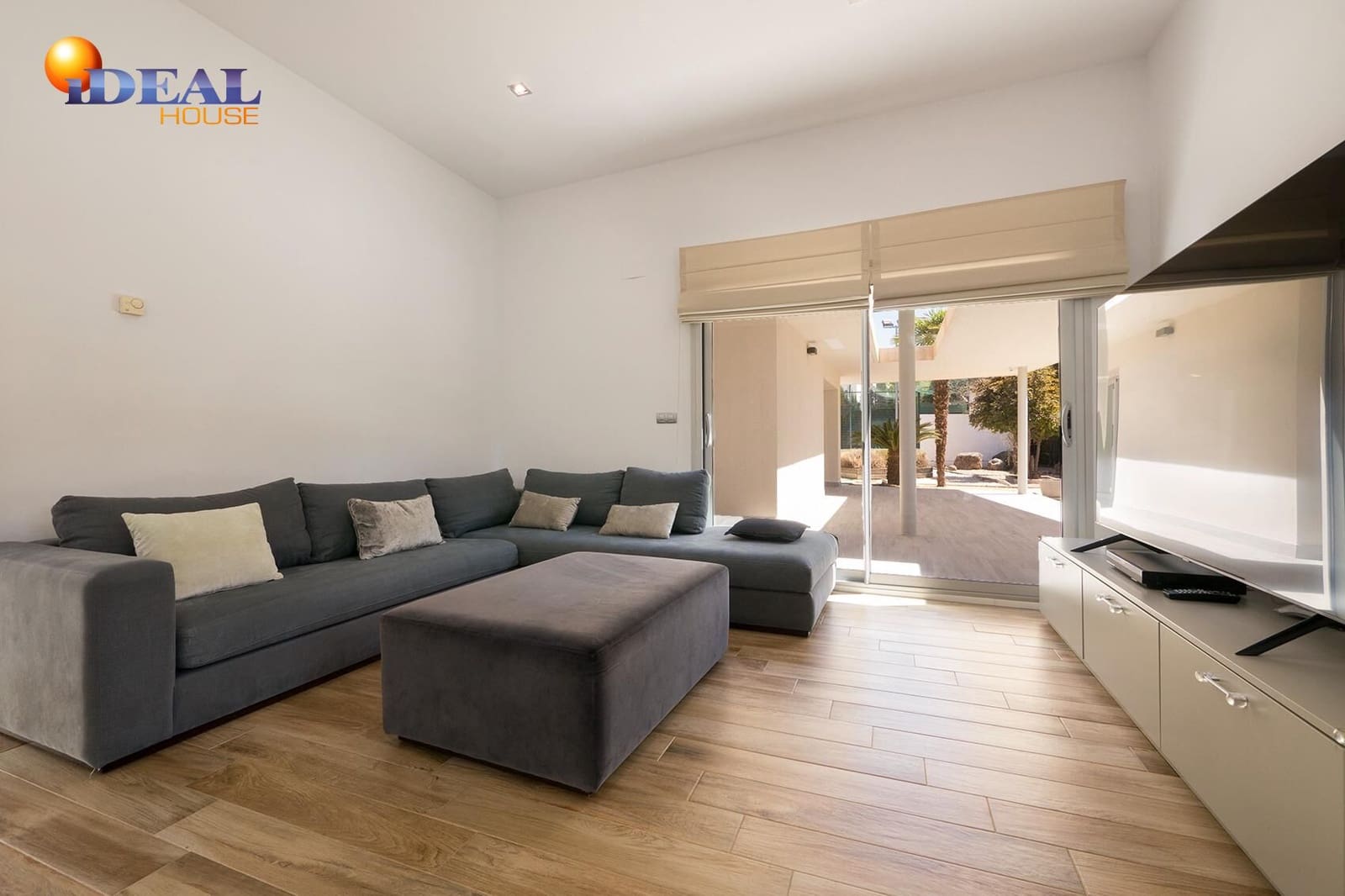 5 bedroom Villa for sale in Otura with pool garage - € 795,000 (Ref: 9434339)