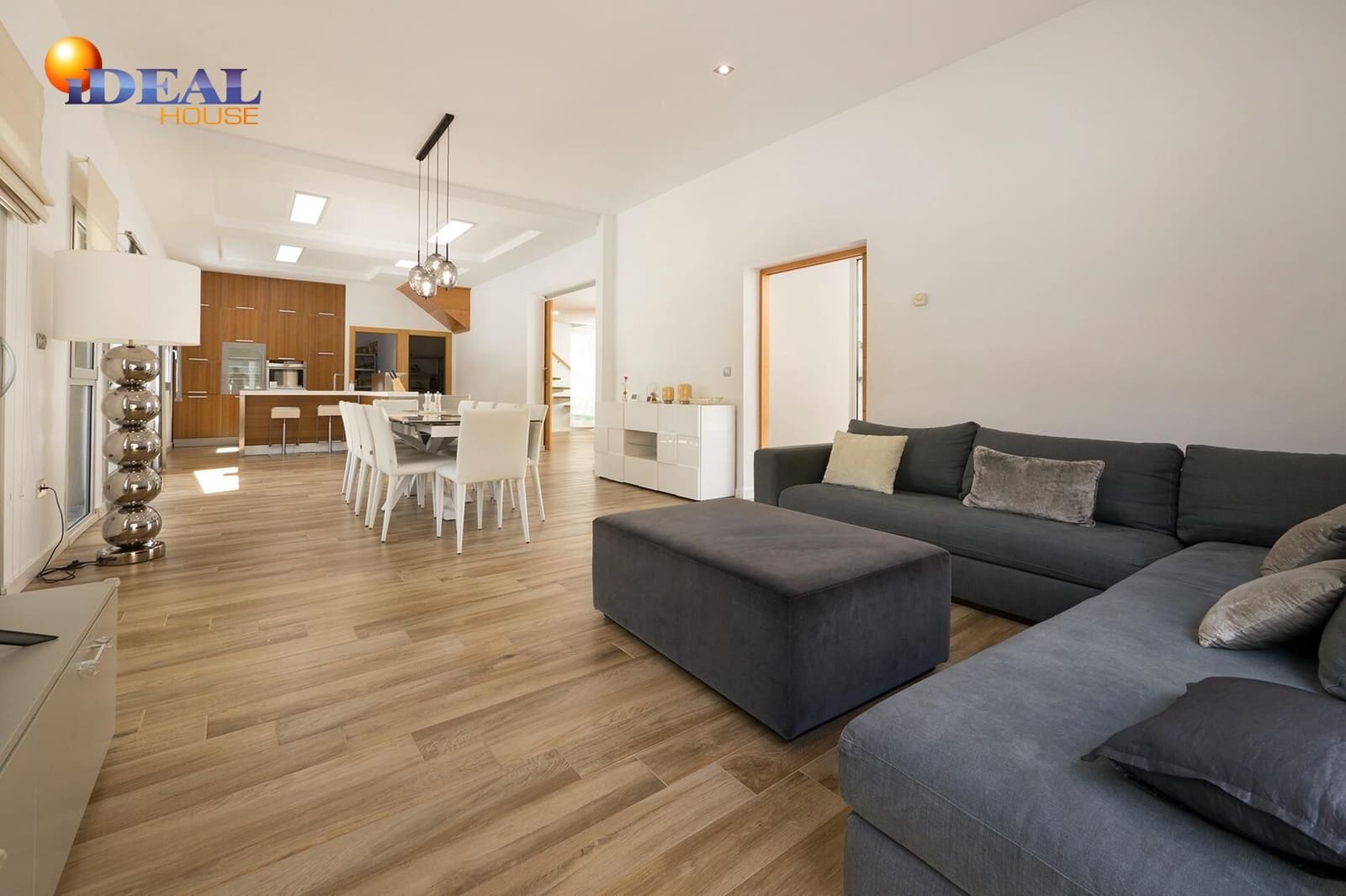 5 bedroom Villa for sale in Otura with pool garage - € 795,000 (Ref: 9434339)