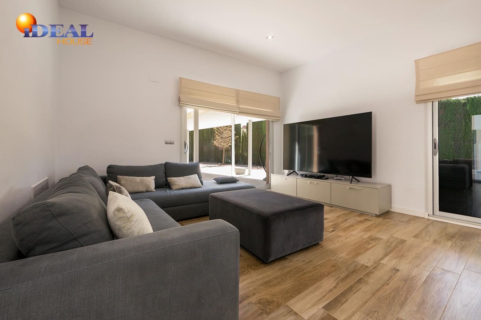 5 bedroom Villa for sale in Otura with pool garage - € 795,000 (Ref: 9434339)