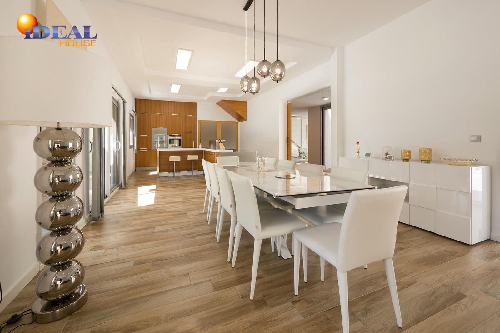 5 bedroom Villa for sale in Otura with pool garage - € 795,000 (Ref: 9434339)