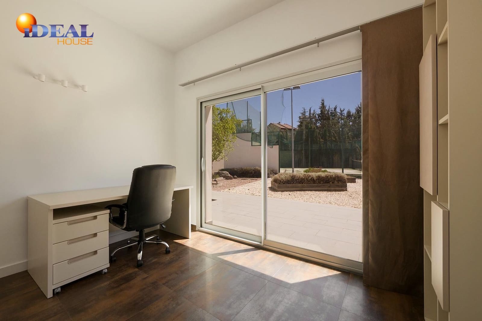 5 bedroom Villa for sale in Otura with pool garage - € 795,000 (Ref: 9434339)