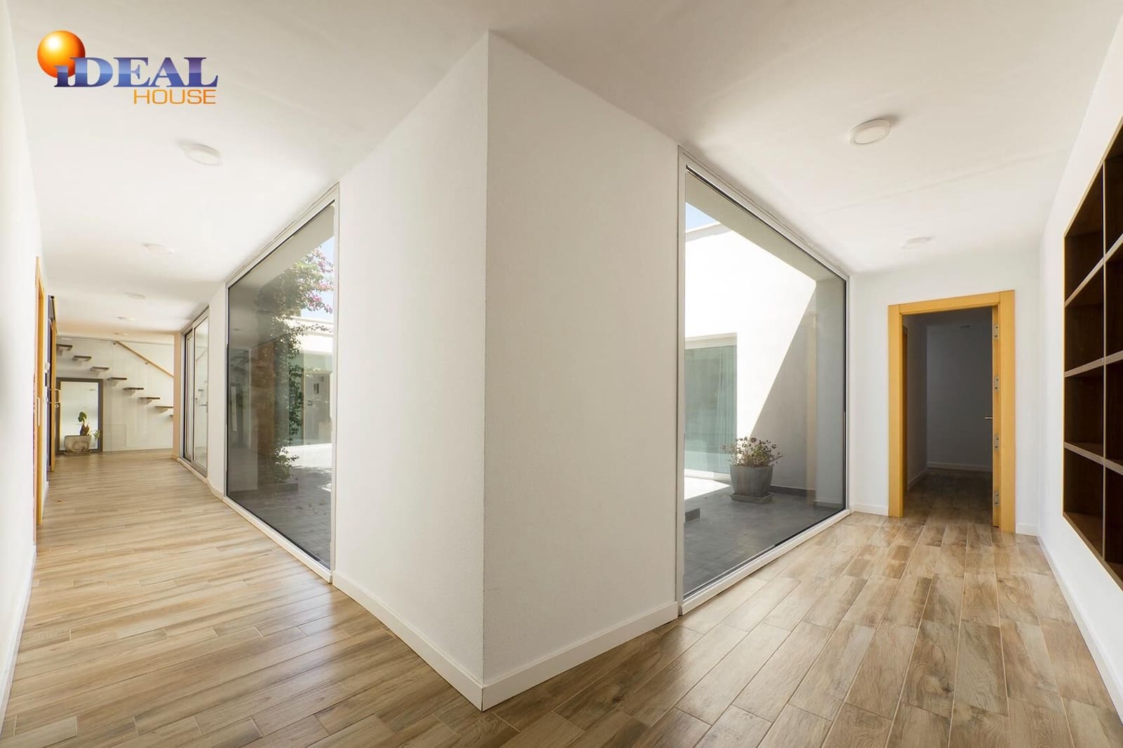 5 bedroom Villa for sale in Otura with pool garage - € 795,000 (Ref: 9434339)