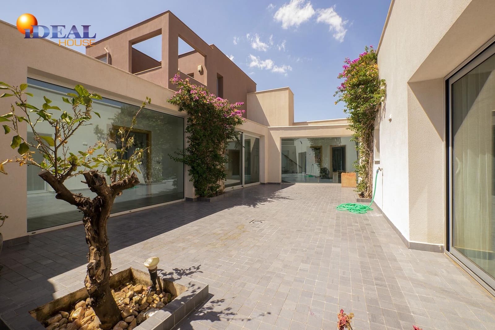 5 bedroom Villa for sale in Otura with pool garage - € 795,000 (Ref: 9434339)