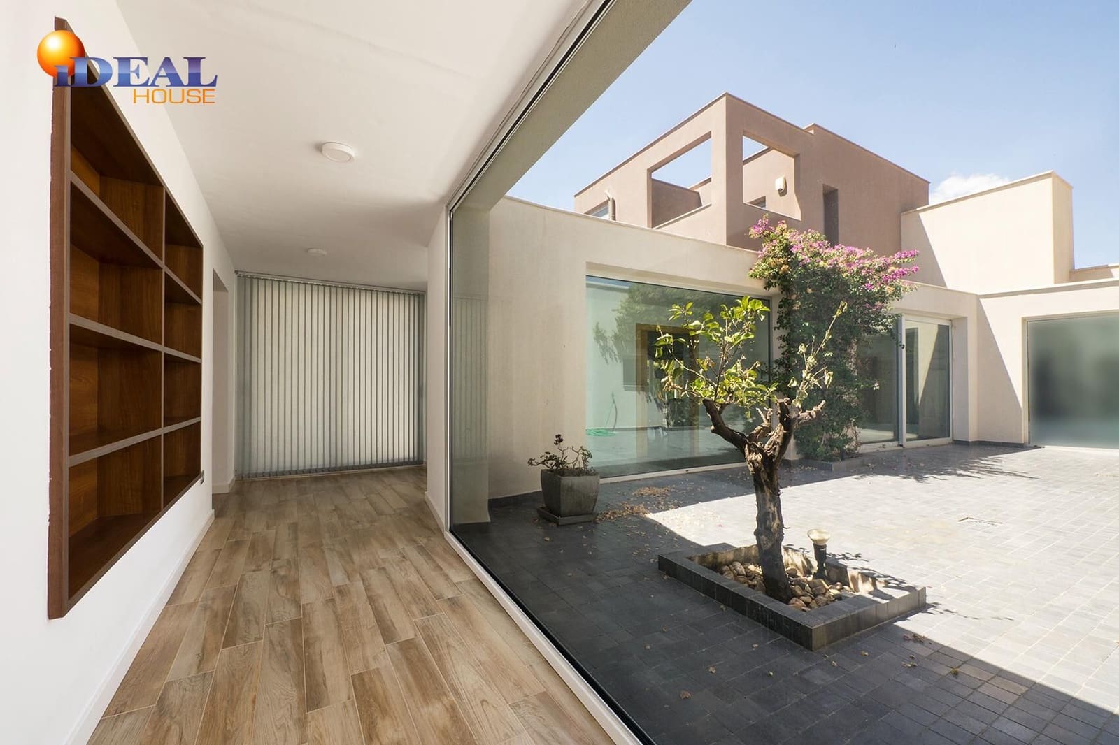 5 bedroom Villa for sale in Otura with pool garage - € 795,000 (Ref: 9434339)