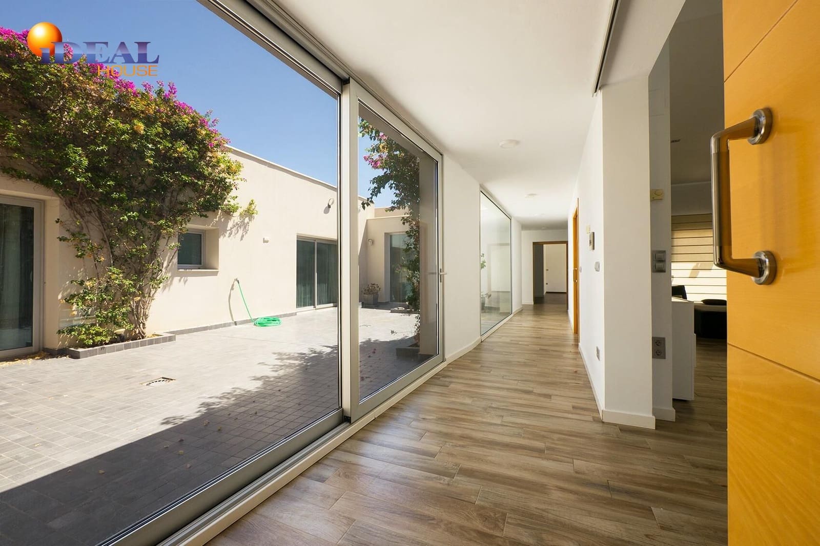 5 bedroom Villa for sale in Otura with pool garage - € 795,000 (Ref: 9434339)