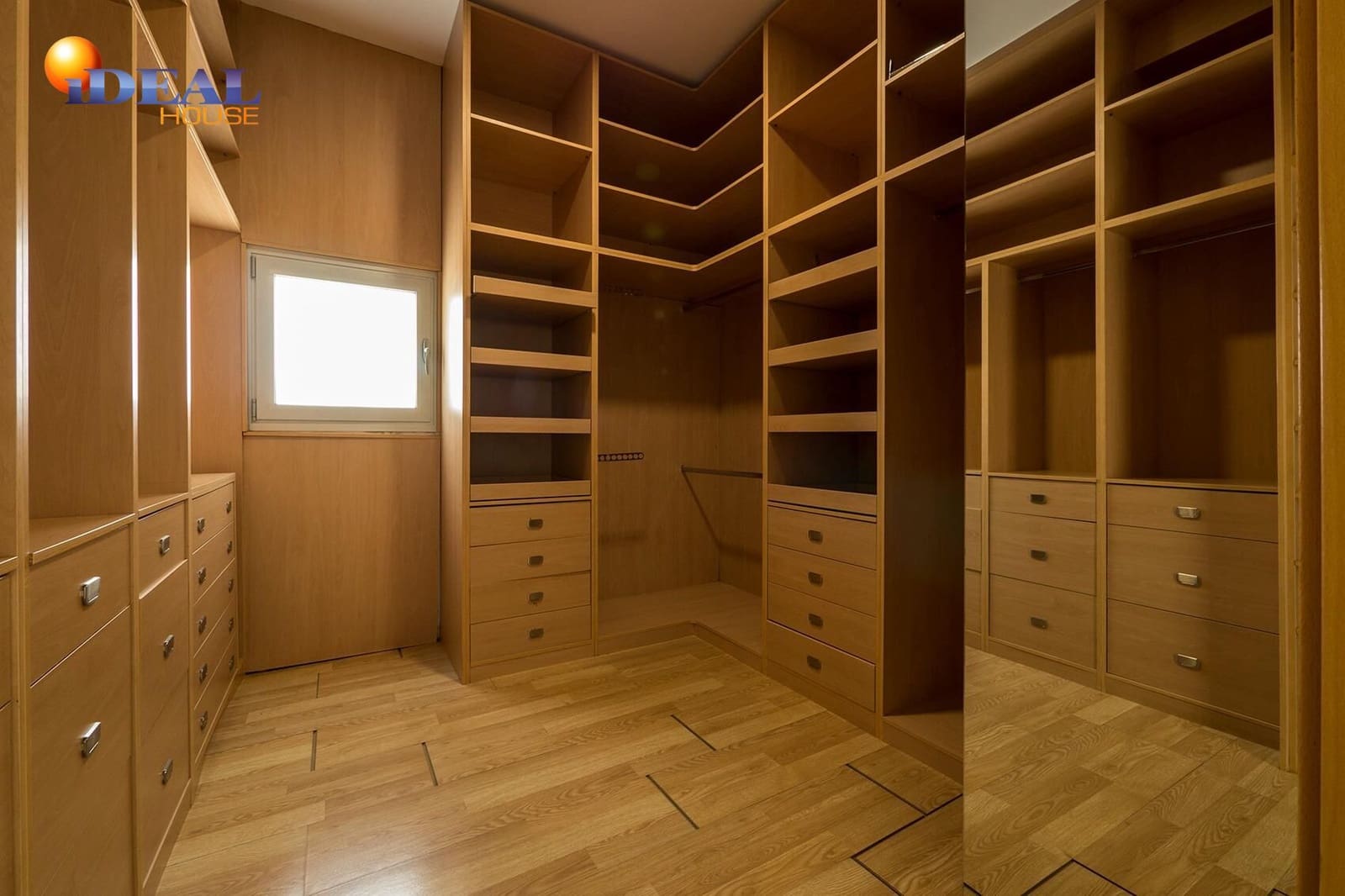 5 bedroom Villa for sale in Otura with pool garage - € 795,000 (Ref: 9434339)