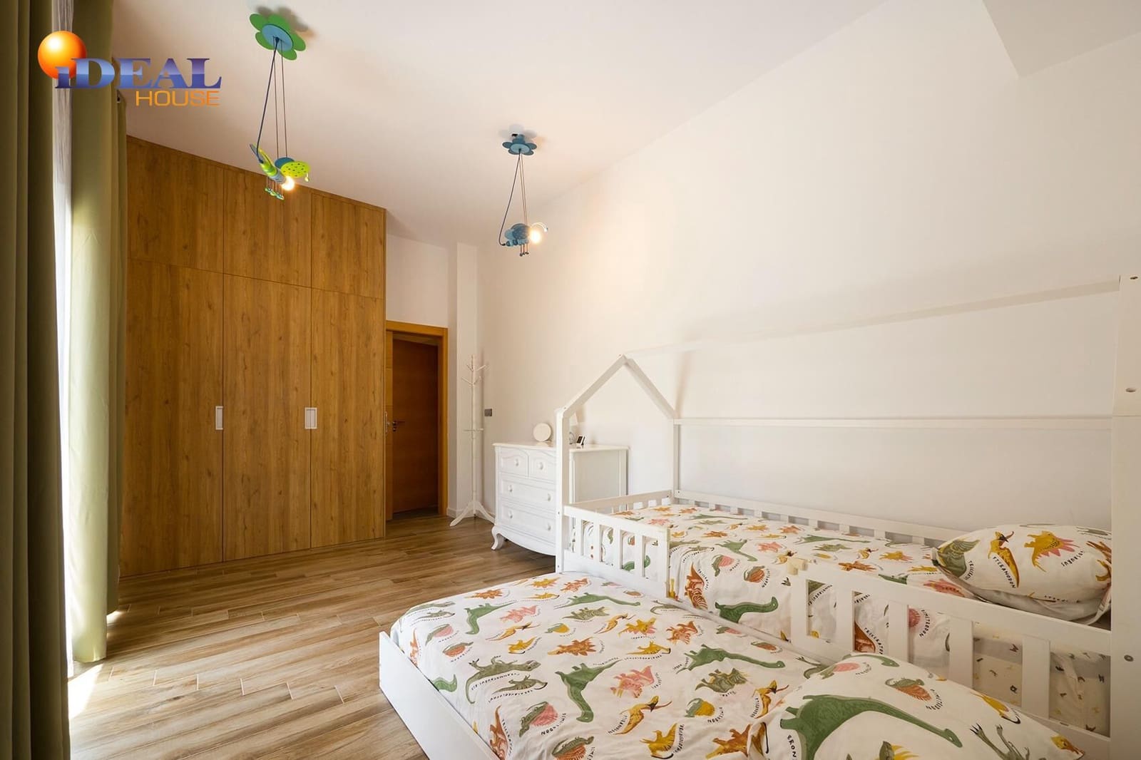 5 bedroom Villa for sale in Otura with pool garage - € 795,000 (Ref: 9434339)