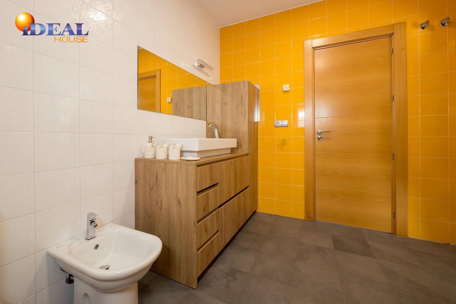 5 bedroom Villa for sale in Otura with pool garage - € 795,000 (Ref: 9434339)