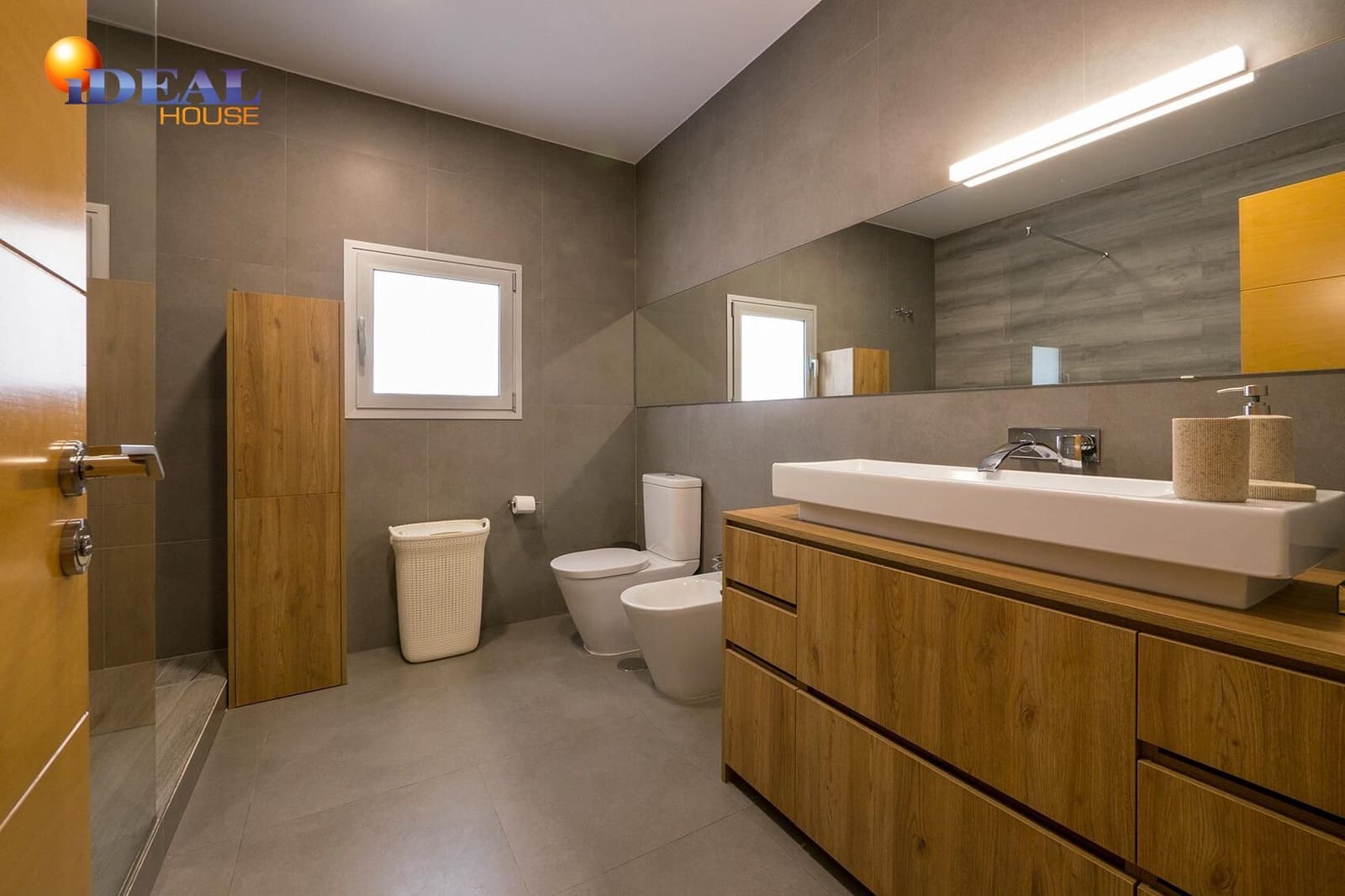 5 bedroom Villa for sale in Otura with pool garage - € 795,000 (Ref: 9434339)