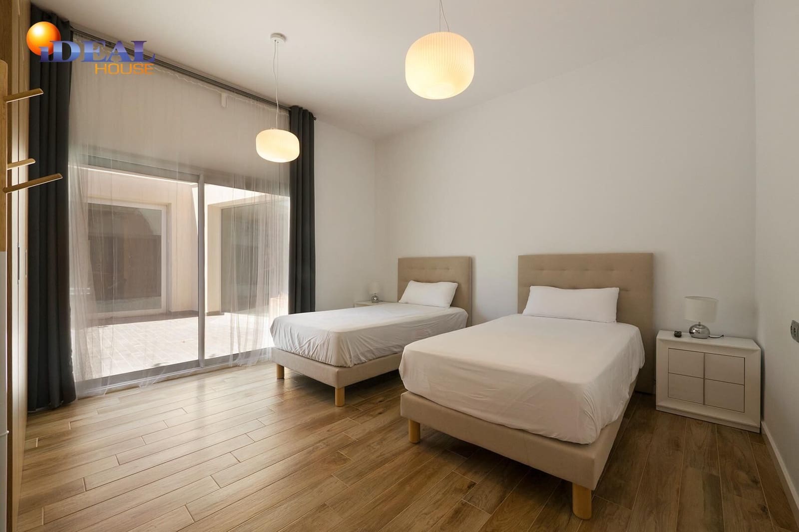 5 bedroom Villa for sale in Otura with pool garage - € 795,000 (Ref: 9434339)