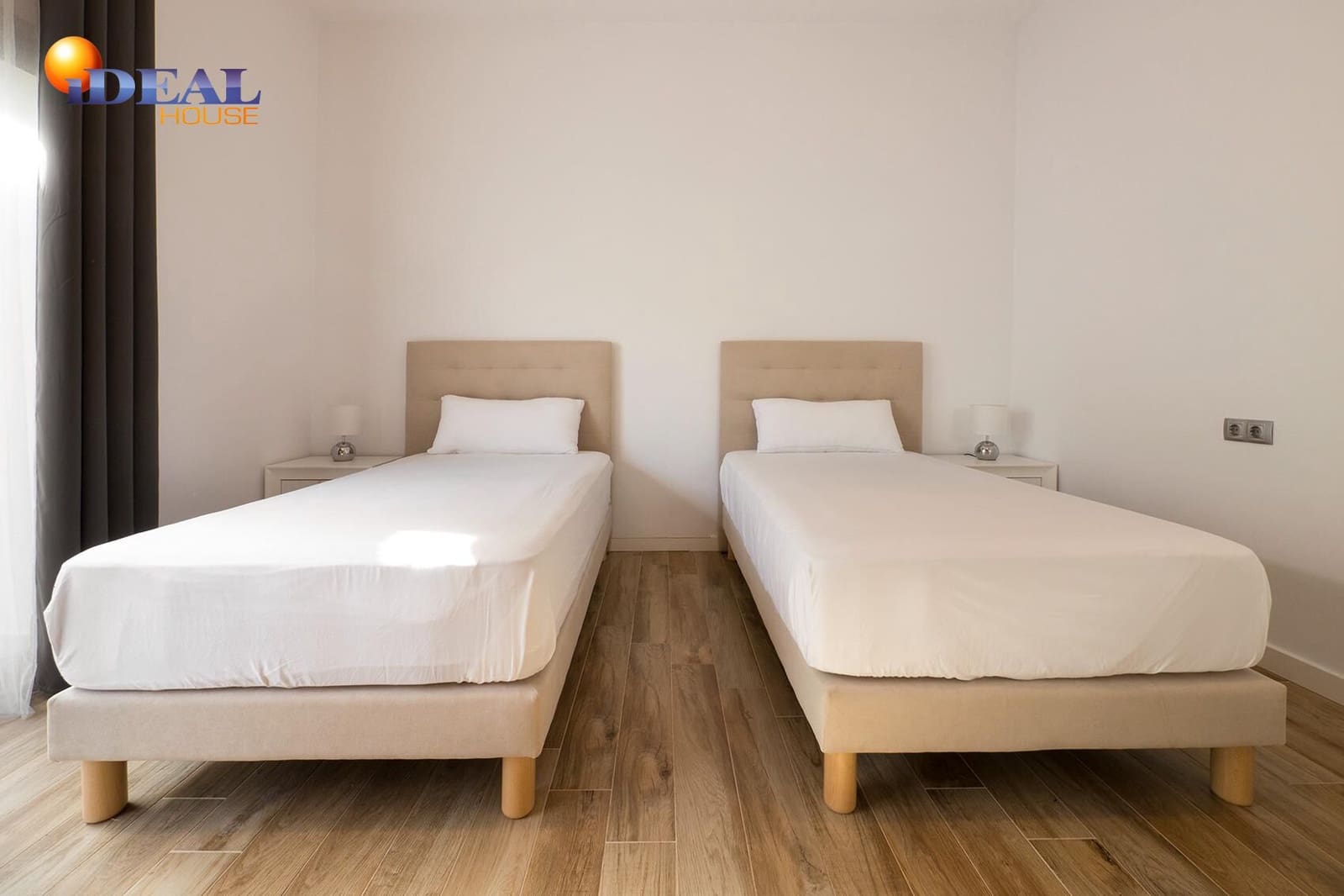 5 bedroom Villa for sale in Otura with pool garage - € 795,000 (Ref: 9434339)