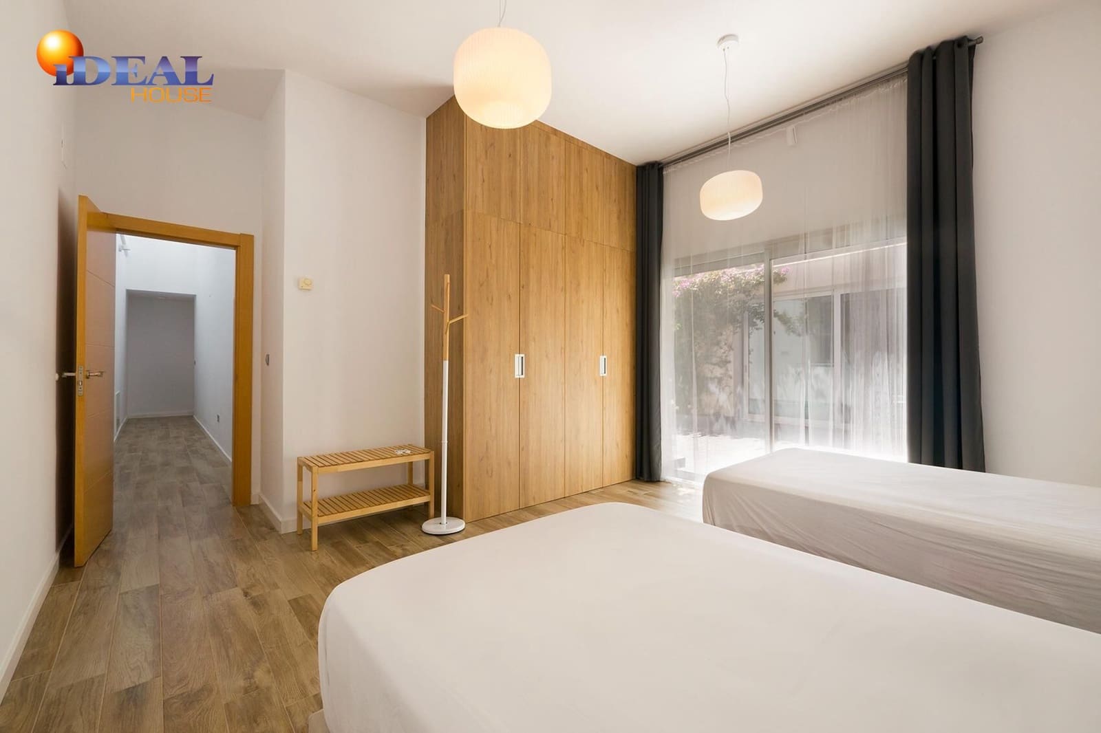 5 bedroom Villa for sale in Otura with pool garage - € 795,000 (Ref: 9434339)