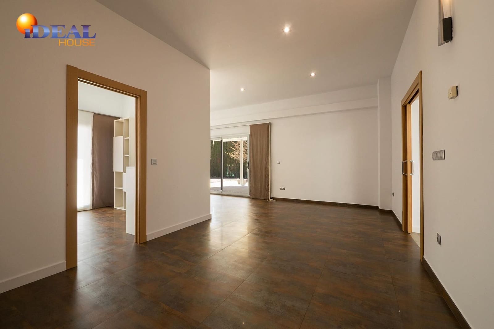 5 bedroom Villa for sale in Otura with pool garage - € 795,000 (Ref: 9434339)