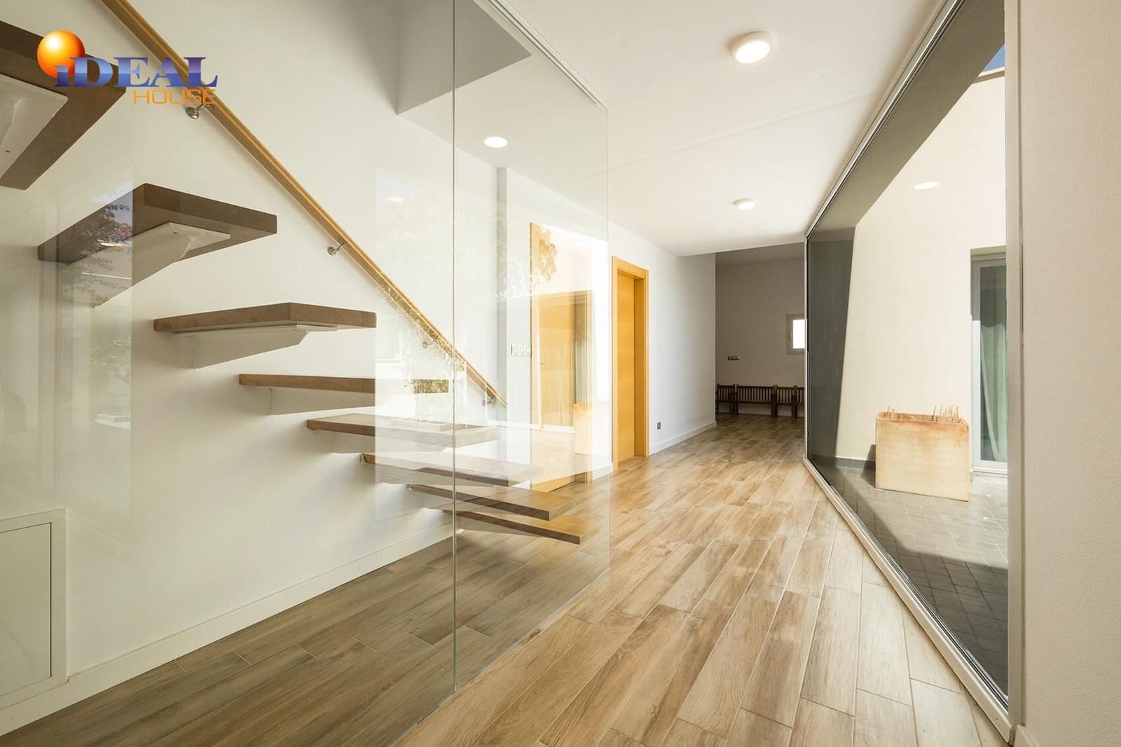 5 bedroom Villa for sale in Otura with pool garage - € 795,000 (Ref: 9434339)