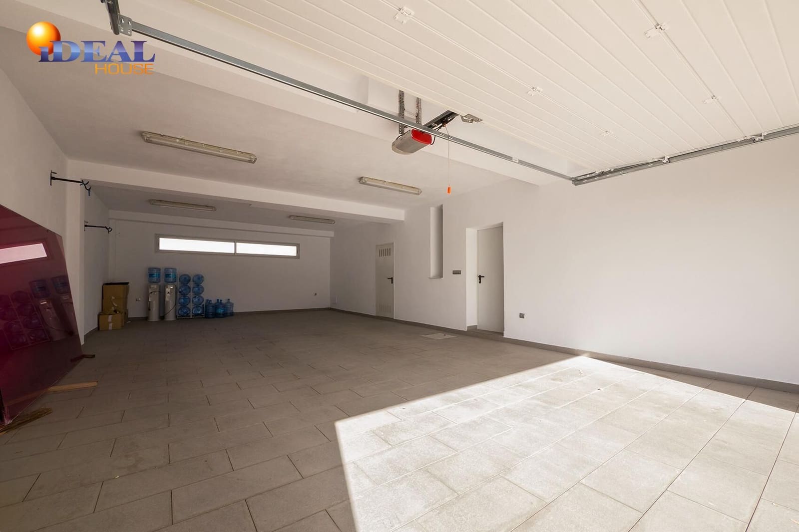 5 bedroom Villa for sale in Otura with pool garage - € 795,000 (Ref: 9434339)