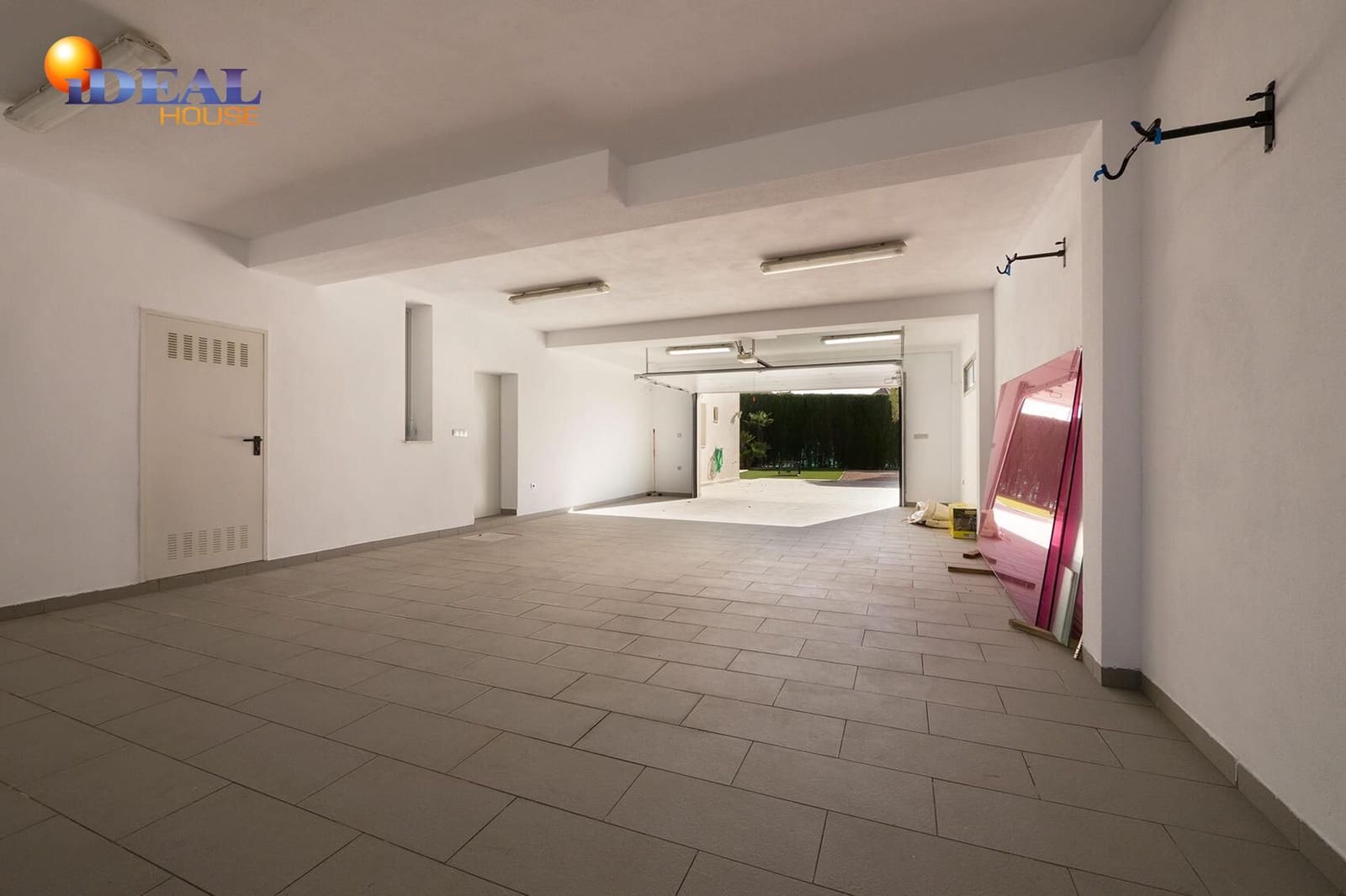 5 bedroom Villa for sale in Otura with pool garage - € 795,000 (Ref: 9434339)