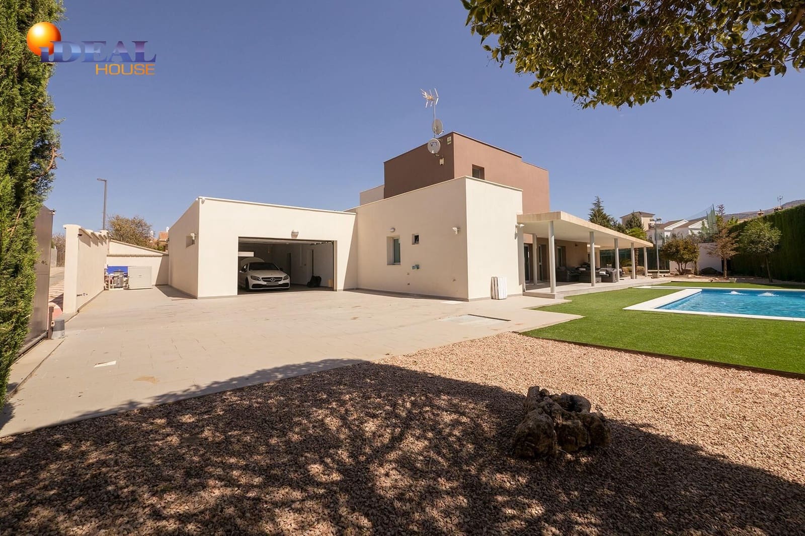 5 bedroom Villa for sale in Otura with pool garage - € 795,000 (Ref: 9434339)