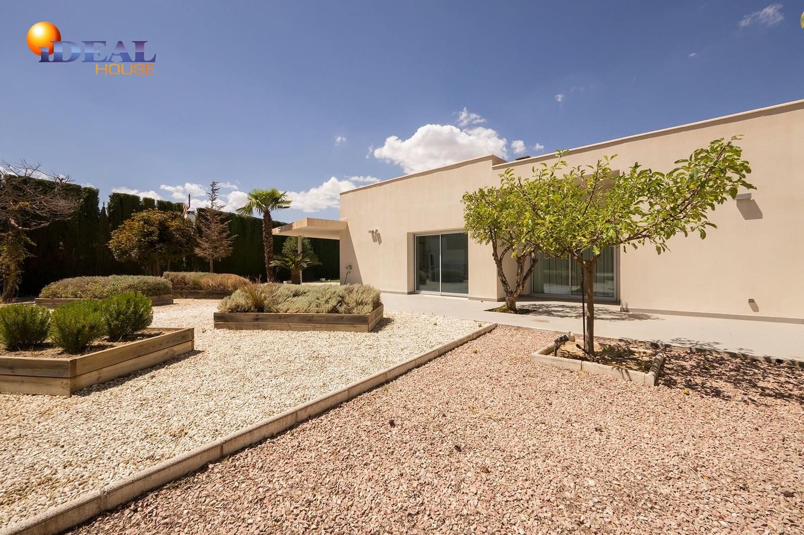 5 bedroom Villa for sale in Otura with pool garage - € 795,000 (Ref: 9434339)