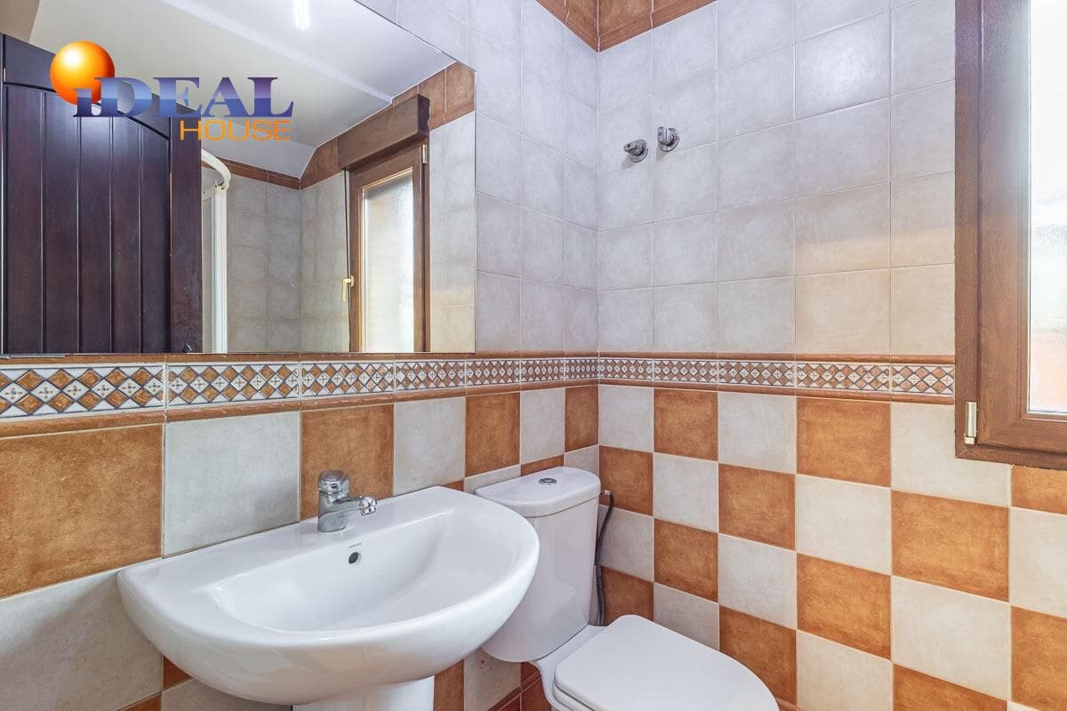 4 bedroom Townhouse for sale in Beas de Granada with garage - € 179,000 (Ref: 9434341)