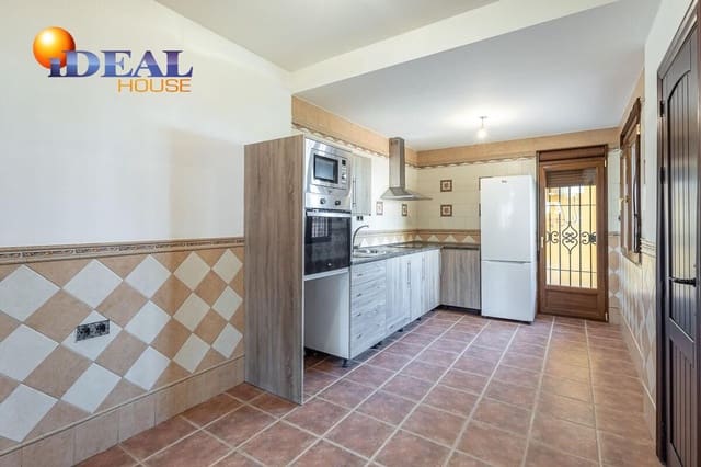 4 bedroom Townhouse for sale in Beas de Granada with garage - € 179,000 (Ref: 9434341)