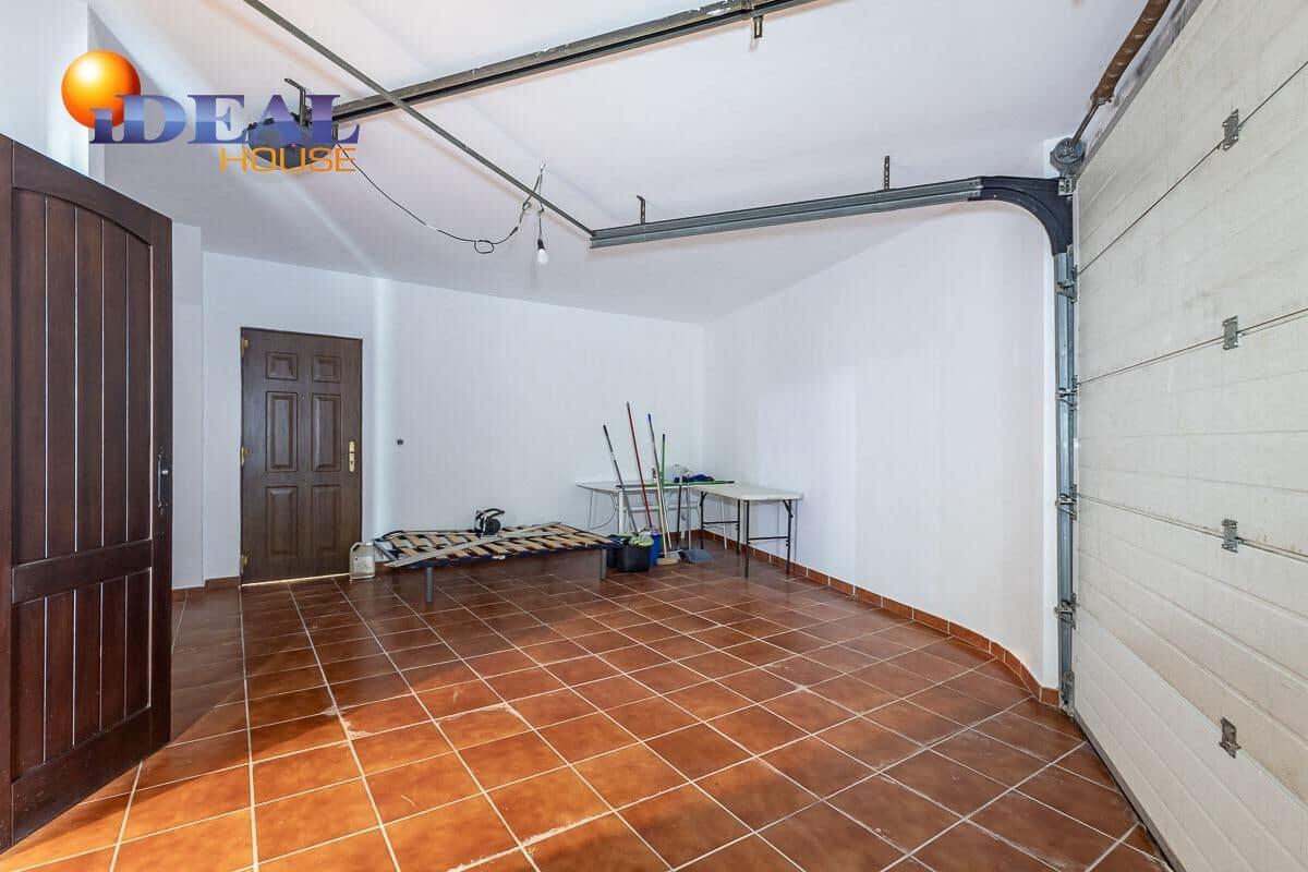 4 bedroom Townhouse for sale in Beas de Granada with garage - € 179,000 (Ref: 9434341)