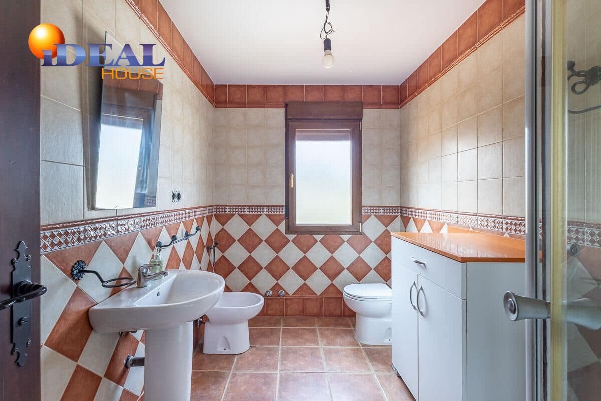 4 bedroom Townhouse for sale in Beas de Granada with garage - € 179,000 (Ref: 9434341)