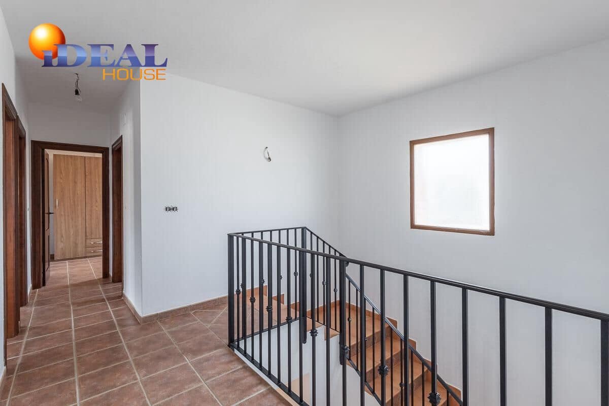 4 bedroom Townhouse for sale in Beas de Granada with garage - € 179,000 (Ref: 9434341)