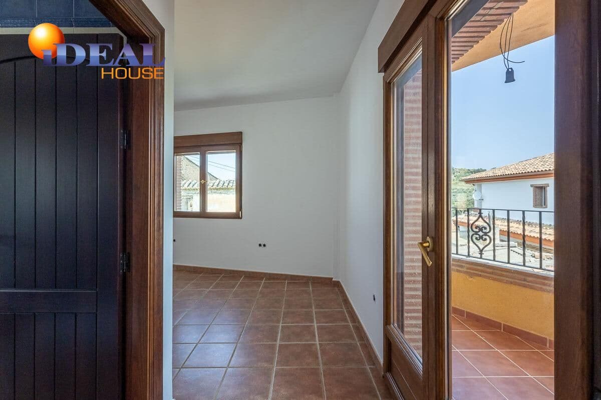 4 bedroom Townhouse for sale in Beas de Granada with garage - € 179,000 (Ref: 9434341)