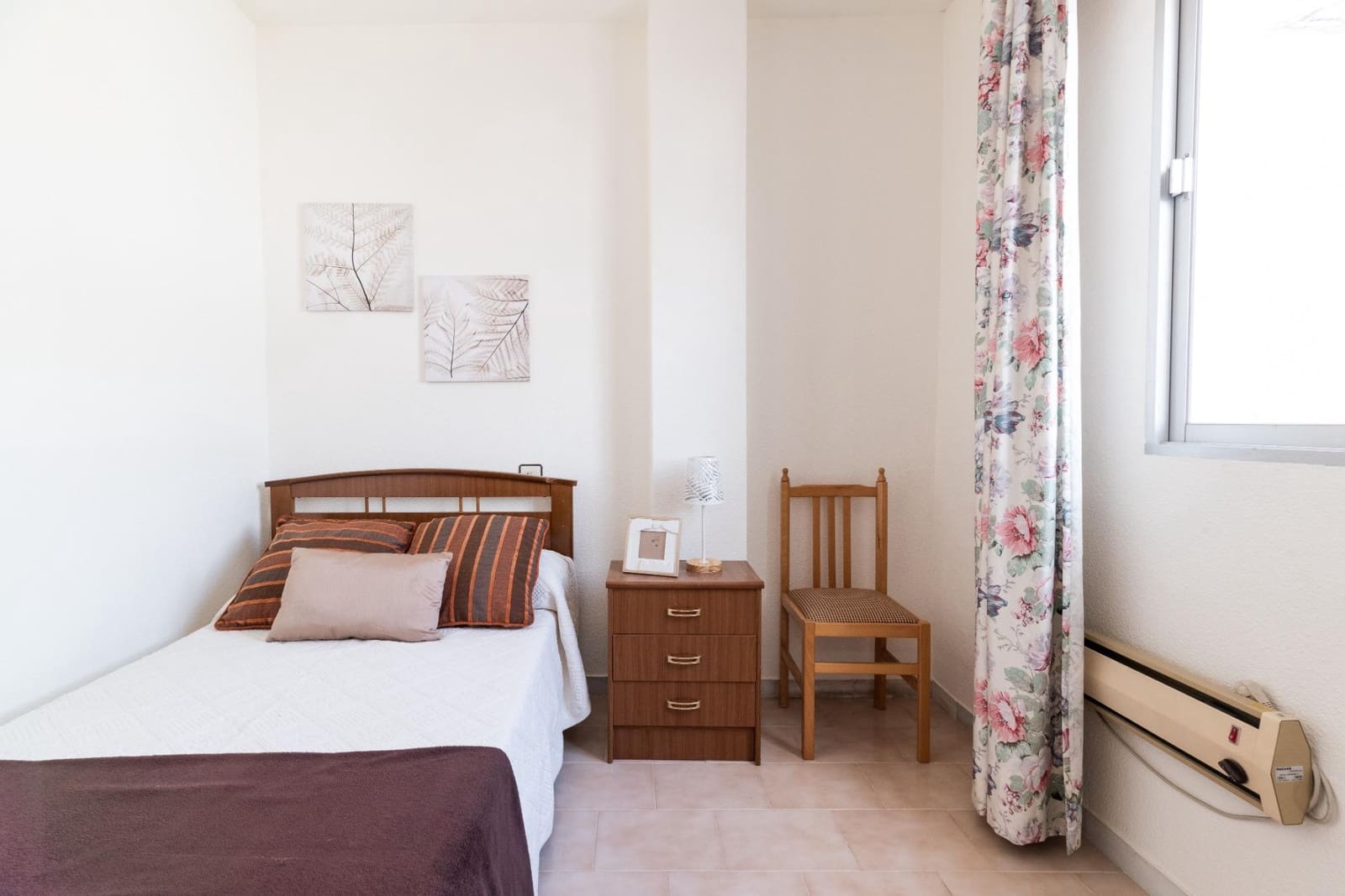 4 bedroom Villa for sale in Peligros with pool garage - € 249,900 (Ref: 9434346)