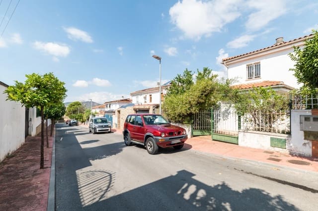 4 sovrum Villa till salu i Peligros med pool garage - 249 900 € (Ref: 9434346)