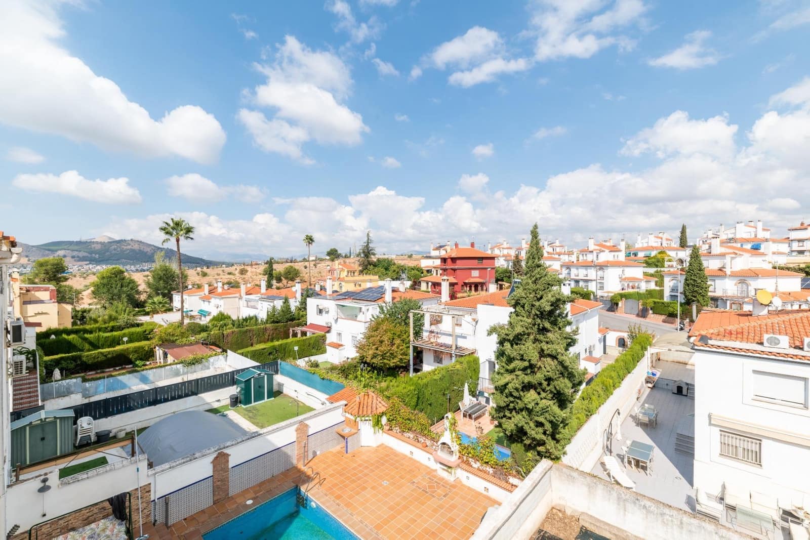 4 bedroom Villa for sale in Peligros with pool garage - € 249,900 (Ref: 9434346)