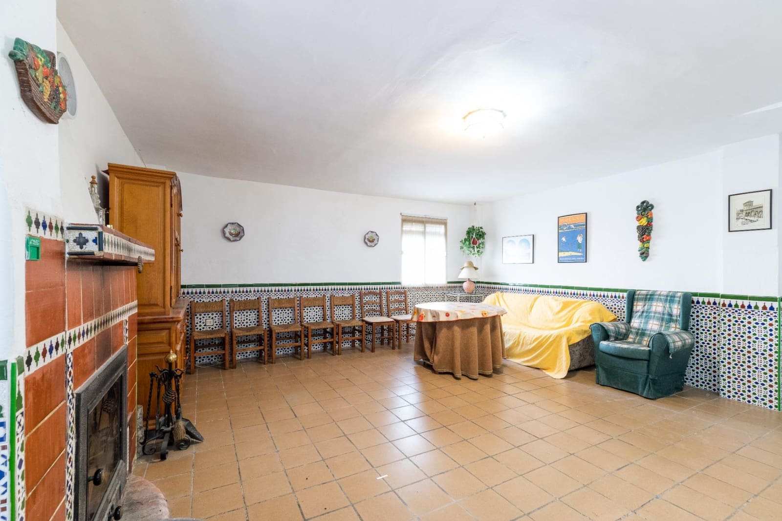 4 bedroom Villa for sale in Peligros with pool garage - € 249,900 (Ref: 9434346)