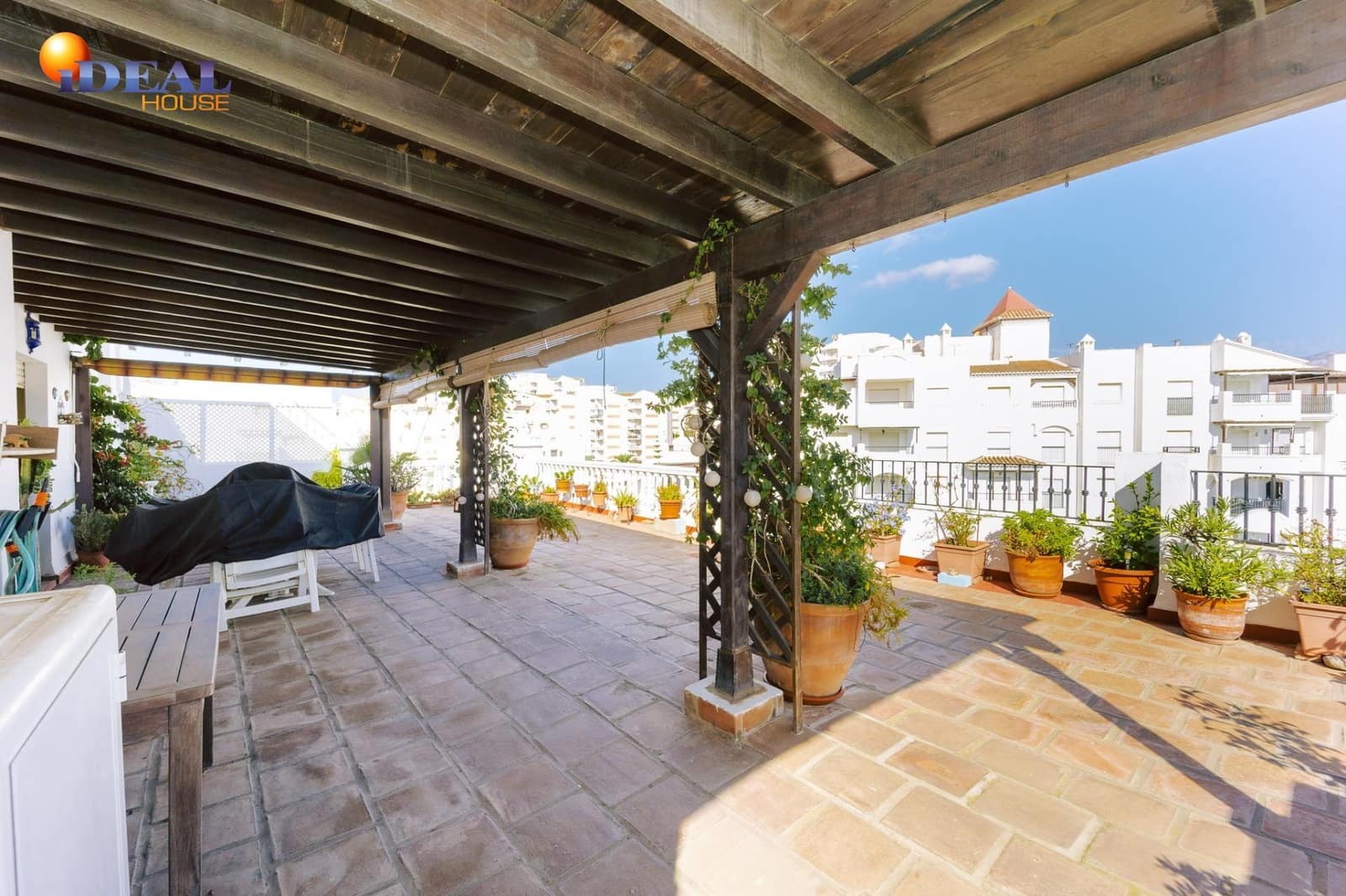 3 bedroom Apartment for sale in Salobrena with pool garage - € 310,000 (Ref: 9434347)