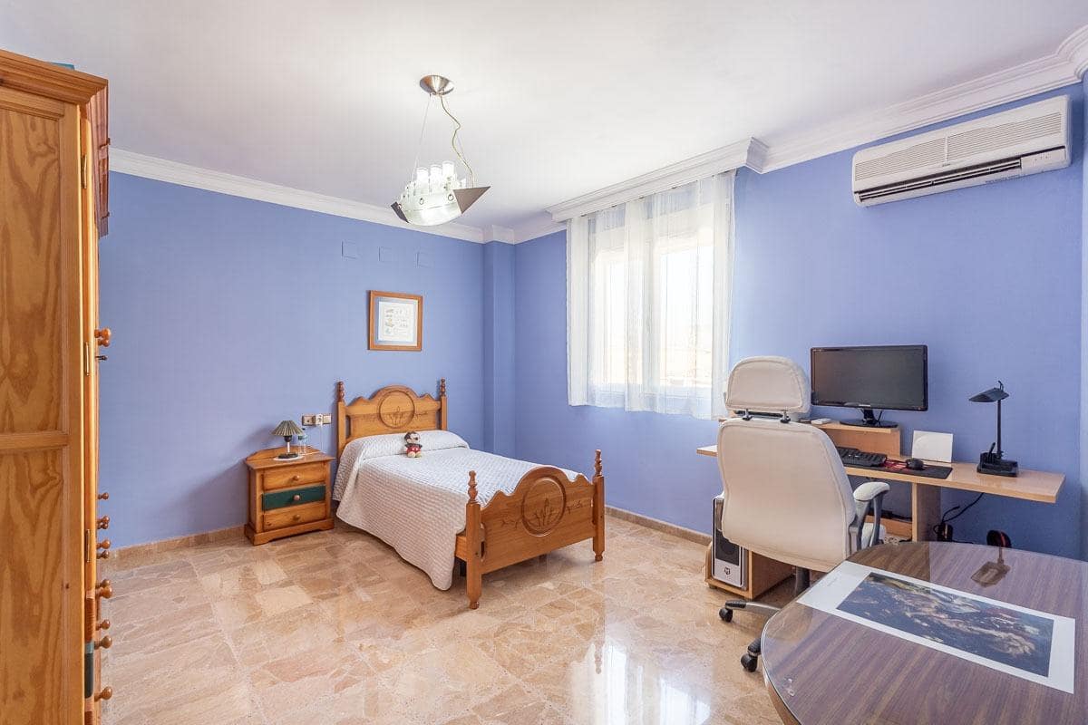 4 sypialnia Willa na sprzedaż w Albolote z garażem - 435 000 € (Ref: 9434351)