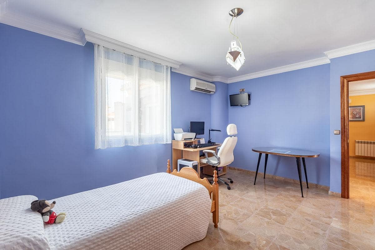 4 sypialnia Willa na sprzedaż w Albolote z garażem - 435 000 € (Ref: 9434351)