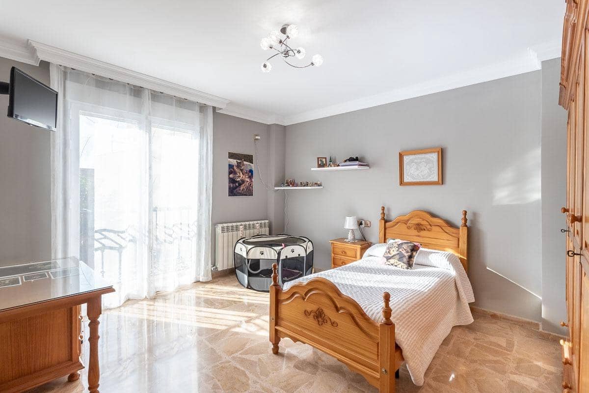 4 sypialnia Willa na sprzedaż w Albolote z garażem - 435 000 € (Ref: 9434351)