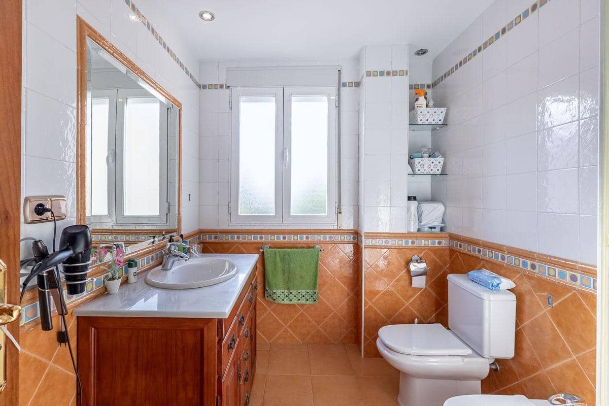 4 sypialnia Willa na sprzedaż w Albolote z garażem - 435 000 € (Ref: 9434351)