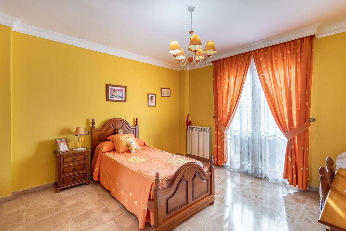 4 sypialnia Willa na sprzedaż w Albolote z garażem - 435 000 € (Ref: 9434351)